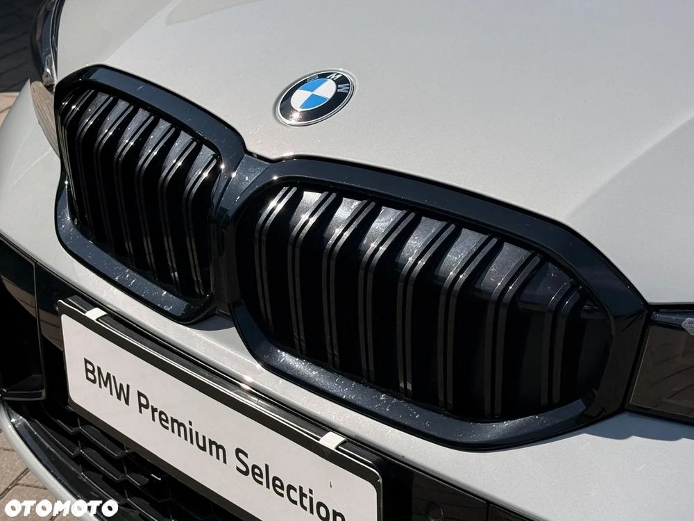 BMW Seria 3 330i xDrive M Sport sport - 30