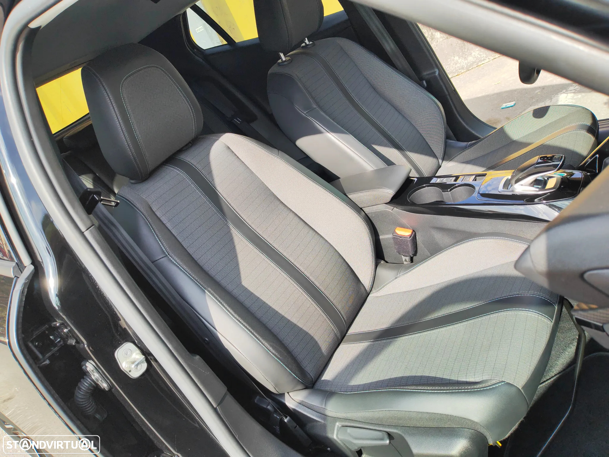Peugeot 2008 1.5 BlueHDi Allure Pack EAT8 - 15