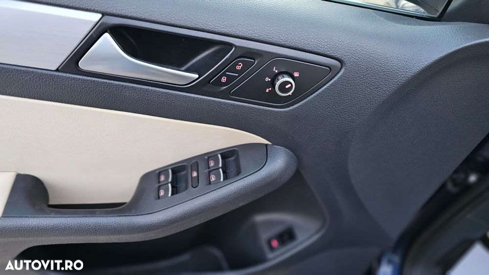 Volkswagen Jetta - 12