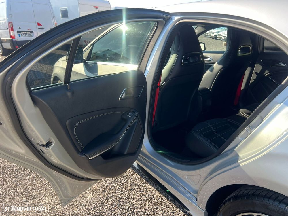 Mercedes-Benz A 180 d AMG Line - 16