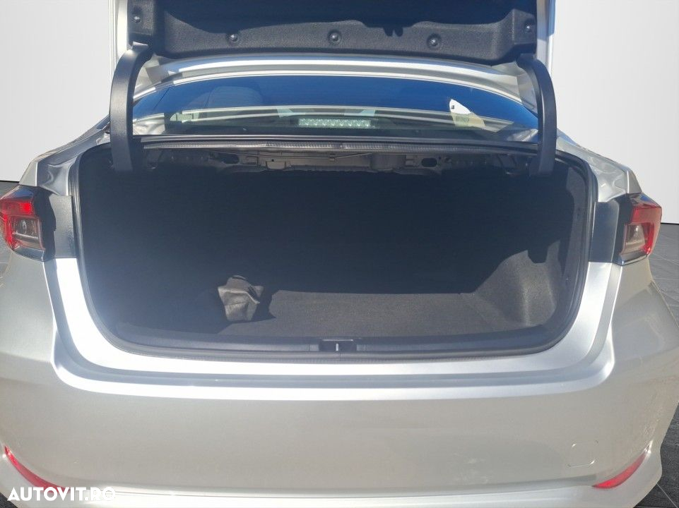 Toyota Corolla - 17