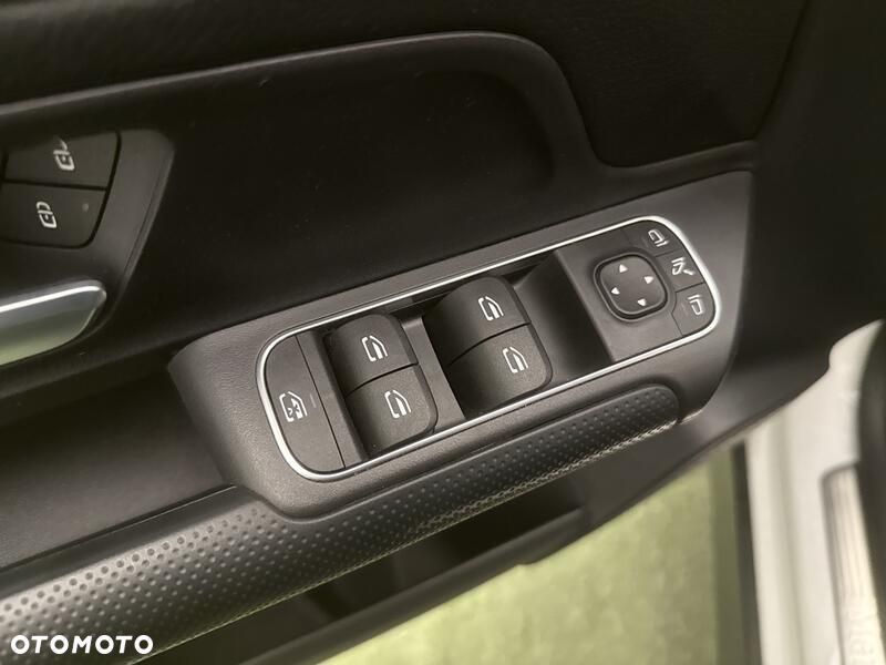 Mercedes-Benz GLB 200 7G-DCT - 12