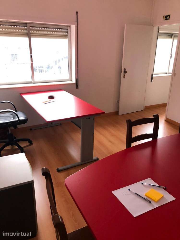 Arrenda-se Escritório no centro da Vila de Prado - Grande imagem: 2/10