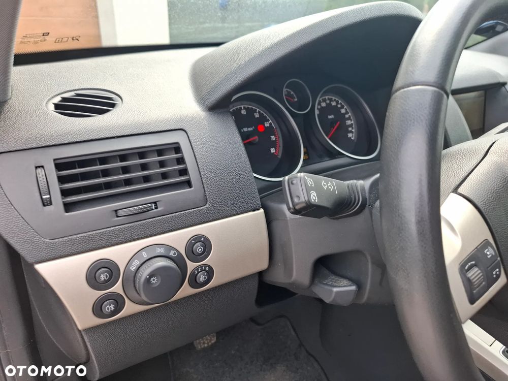 Opel Astra 1.6 NAVI - 23