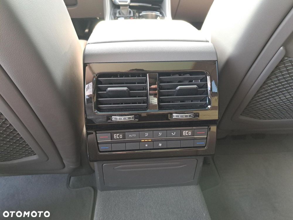 Volkswagen Touareg 3.0 V6 TDI 4Motion Elegance - 26