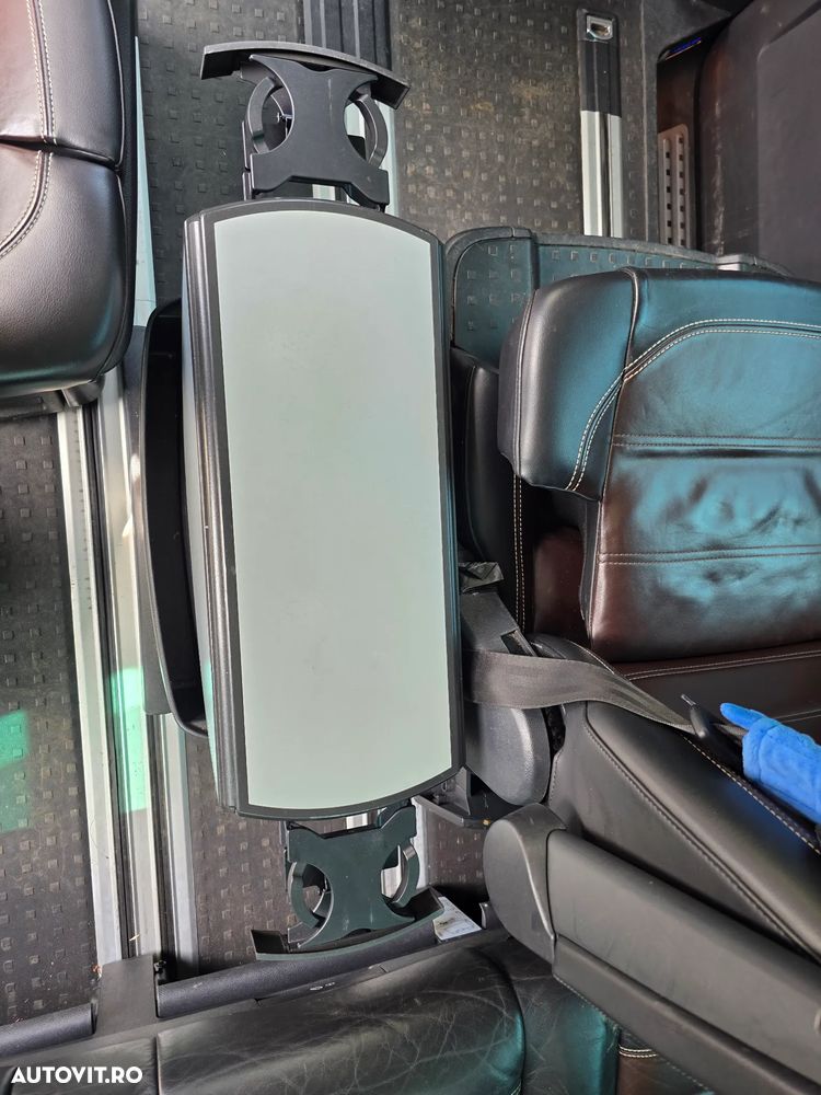 Volkswagen Multivan - 21