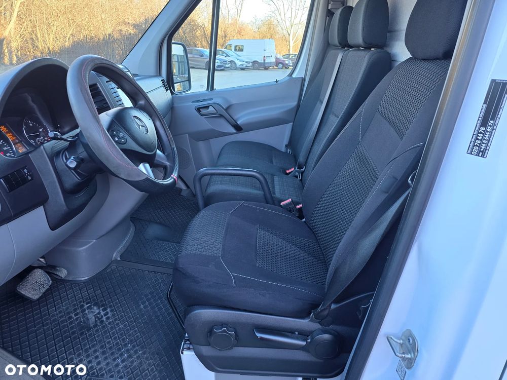 Mercedes-Benz Sprnter - 11