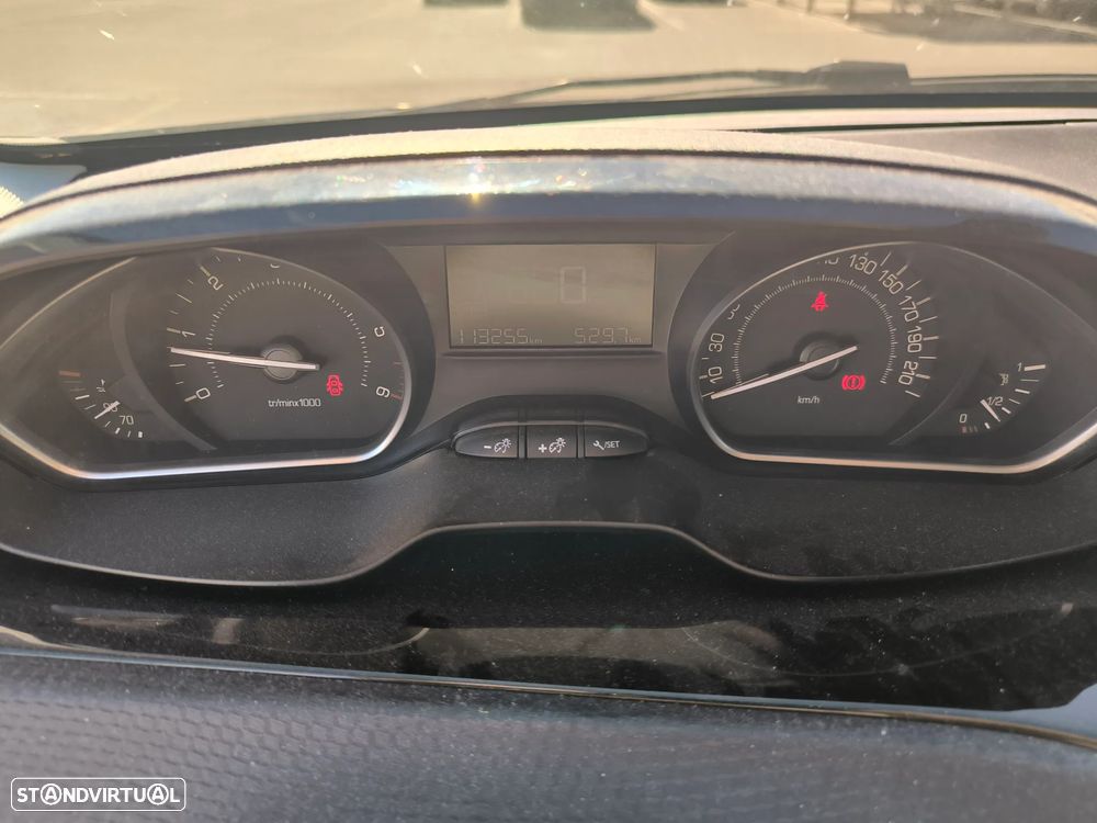 Peugeot 208 1.6 BlueHDi Style - 8