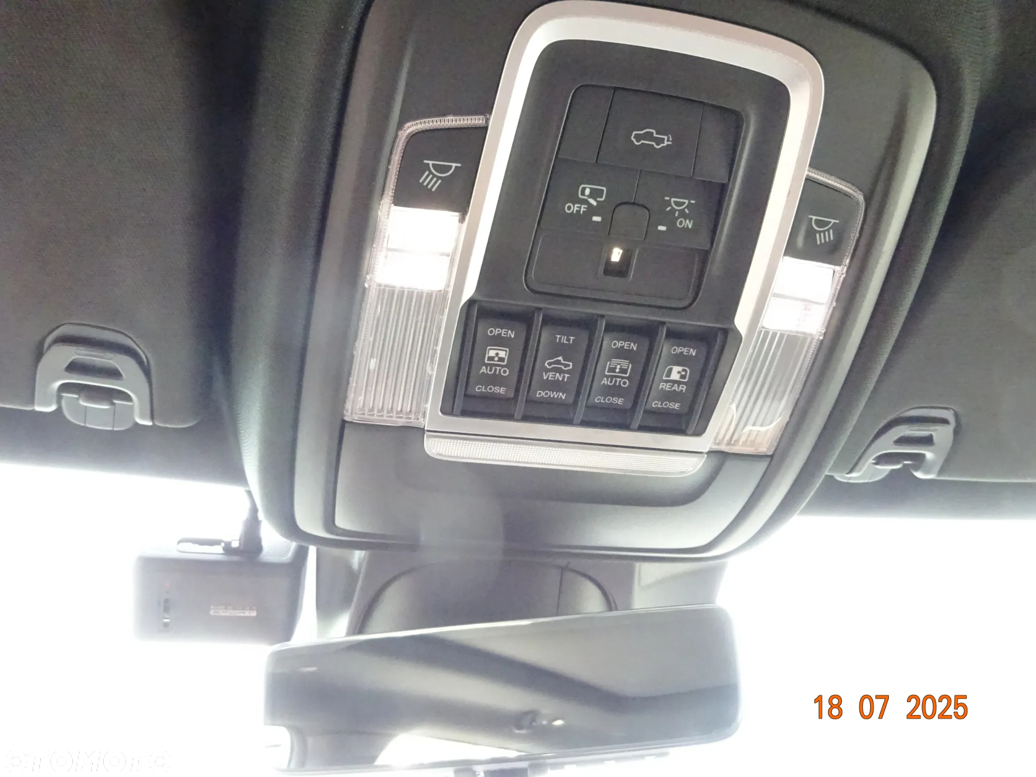 RAM 1500 5.7 eTorque Crew Cab Shortbed Longhorn Chrome - 24