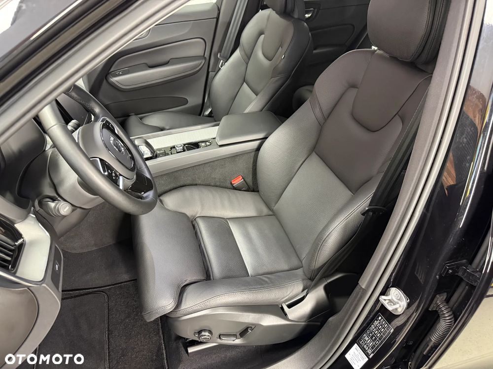 Volvo XC 60 B4 D AWD Geartronic Momentum Pro - 23