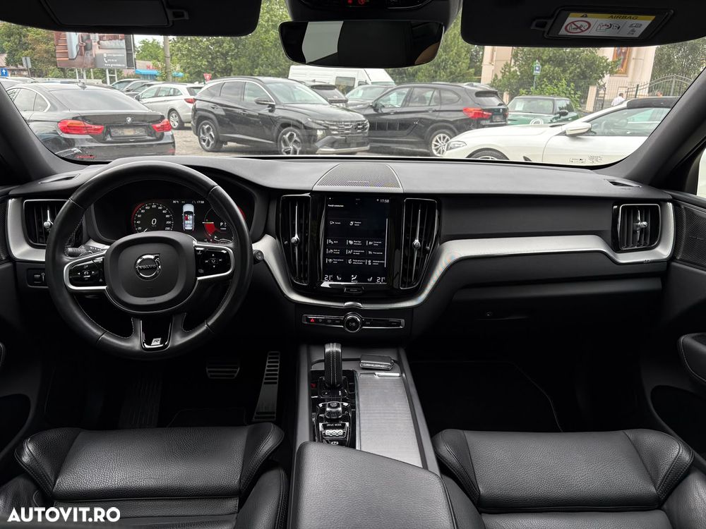 Volvo XC 60 Recharge T8 Twin Engine eAWD R-Design - 24