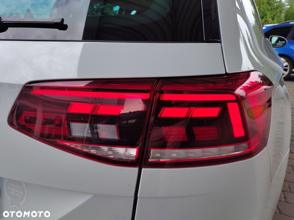 Volkswagen Passat - 11