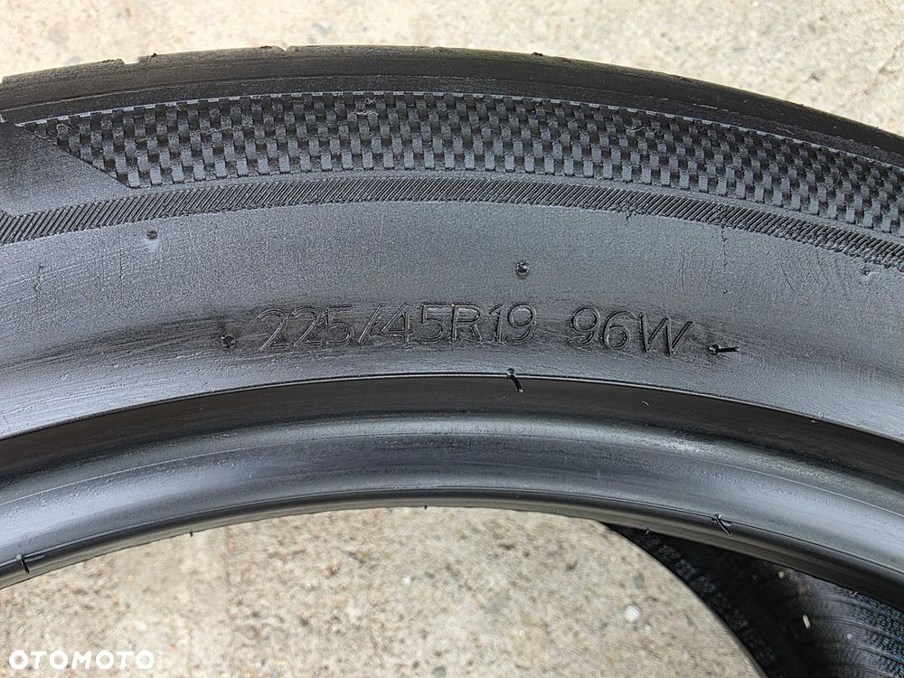 Opony letnie klasy średniej HANKOOK VENTUS S1 EVO 3 225/45/19 ok. 6 mm - 6