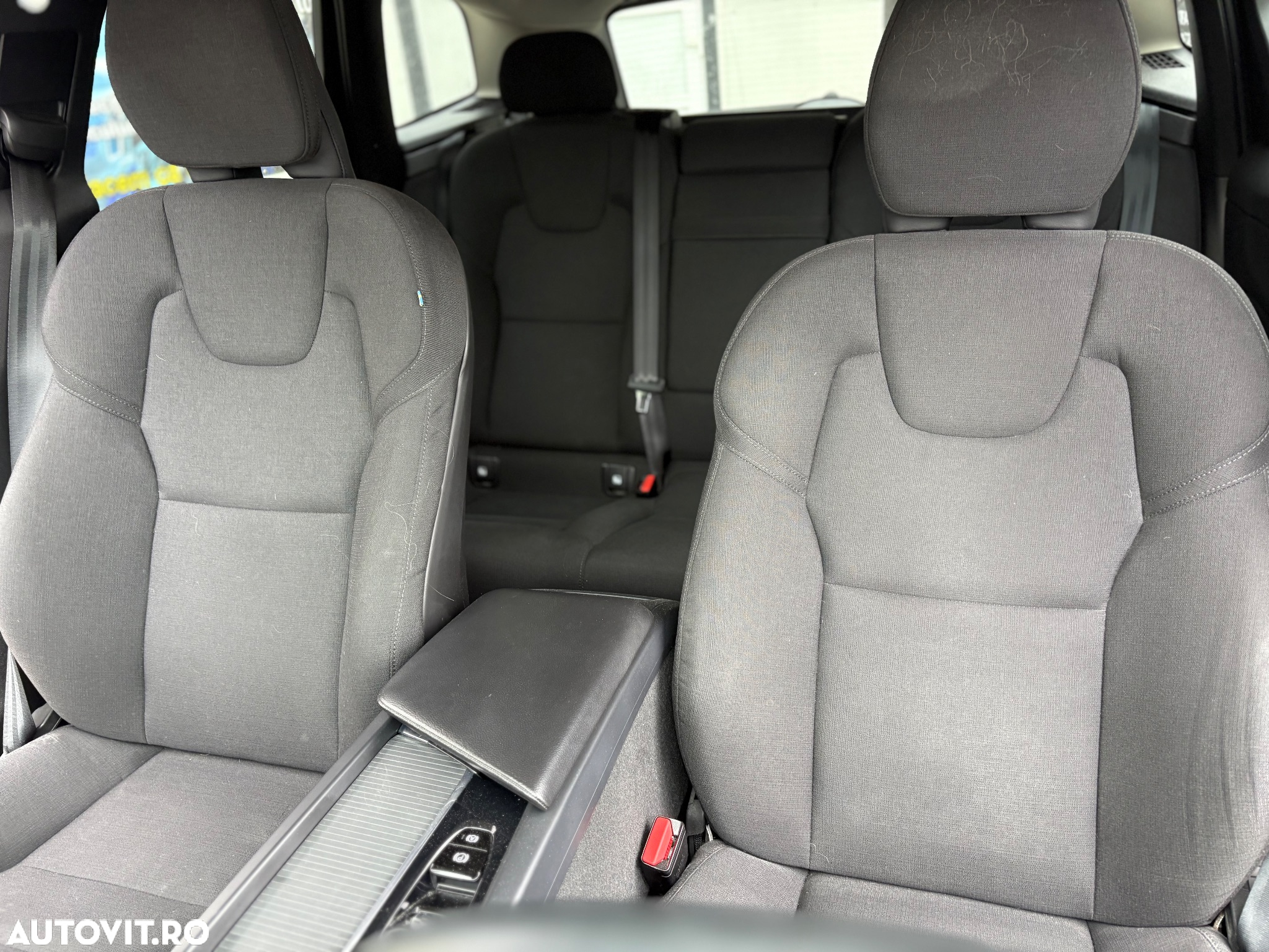 Volvo XC 60 B4 MHEV AWD Momentum Pro - 33
