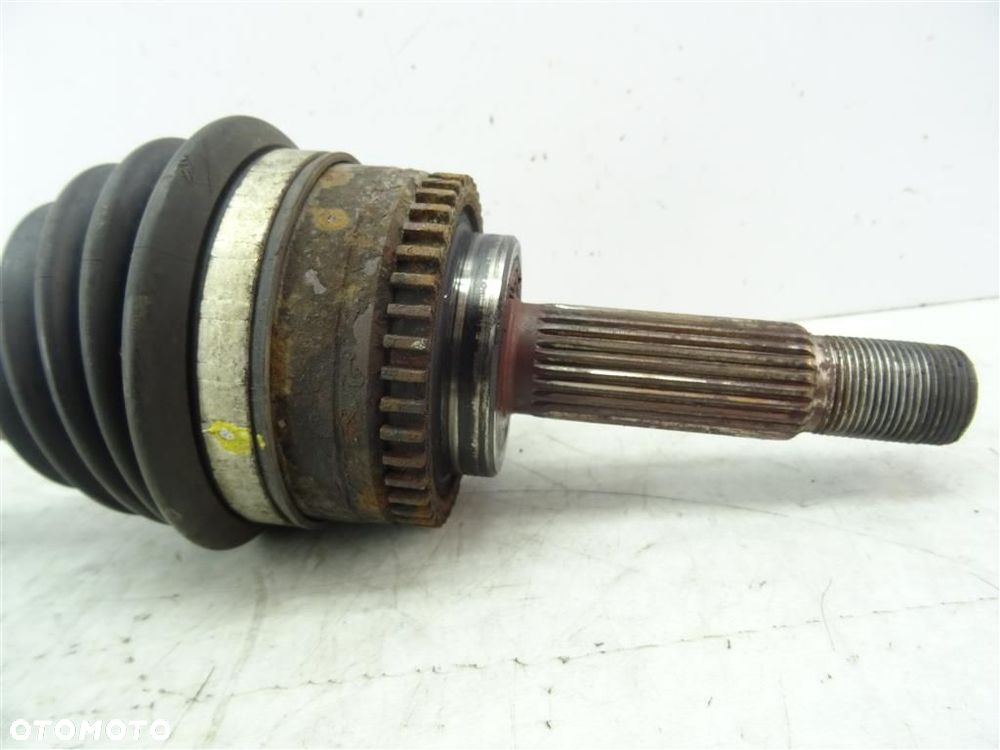 PÓŁOŚ PRZÓD PRZEDNIA PRAWA MITSUBISHI SPACE STAR 1.3 B 82KM  98-05R - 2