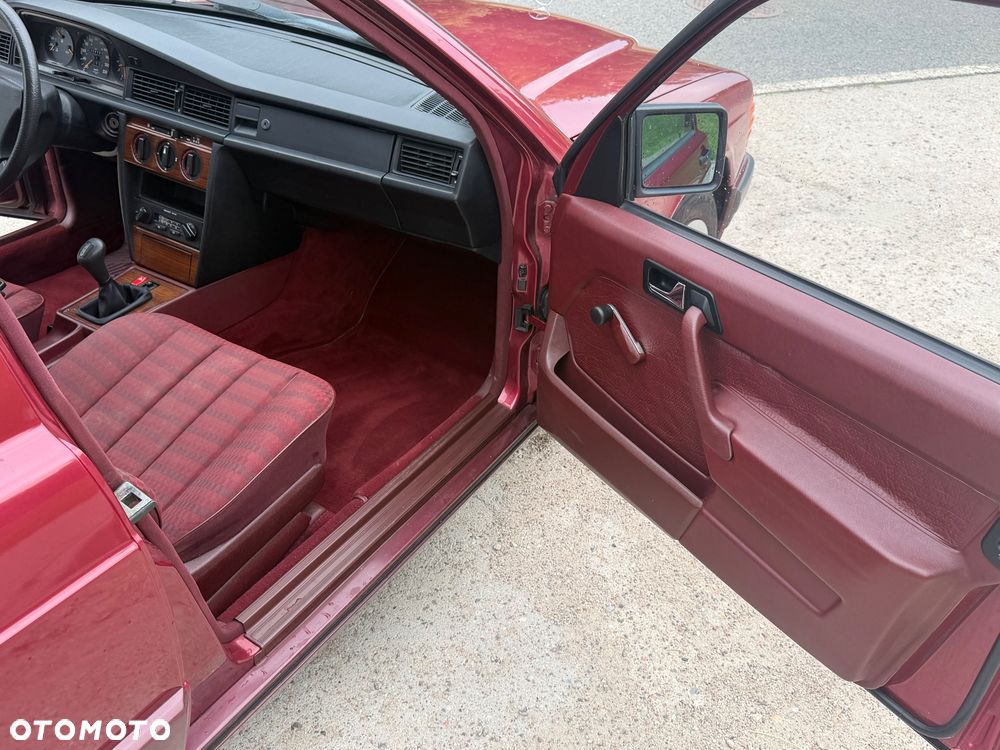 Mercedes-Benz W201 (190) - 16