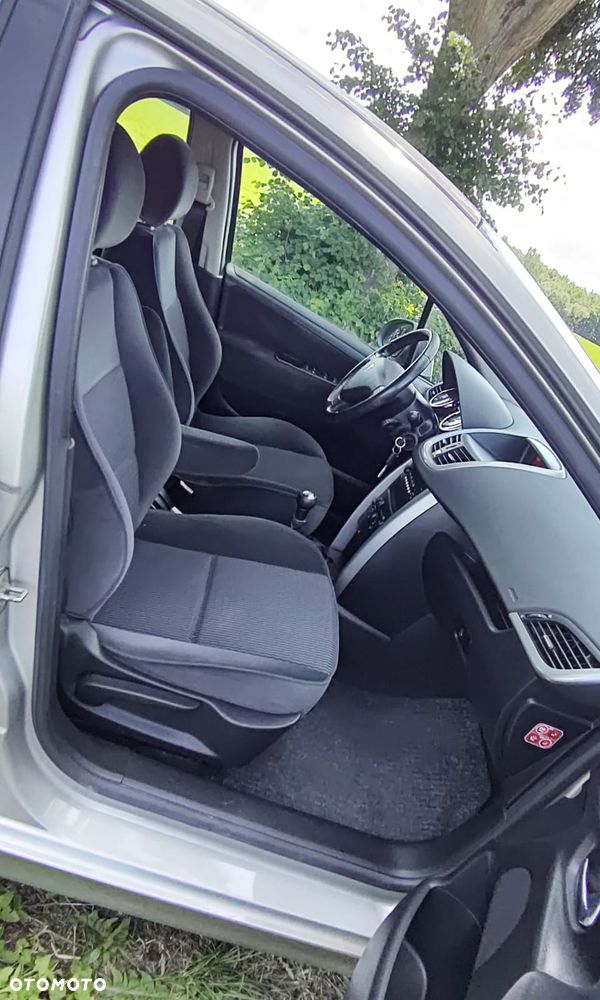 Peugeot 207 - 10