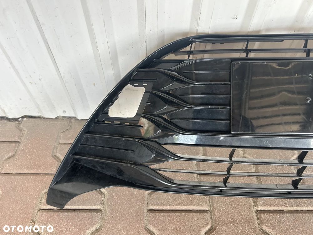 TOYOTA YARIS III LIFT 2017-2020 KRATKA ŚRODKOWA W ZDERZAK PRZÓD PRZEDNI ATRAPA GRILL LAKIEROWANA - 2
