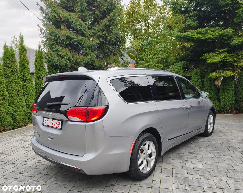 Chrysler Pacifica - 2