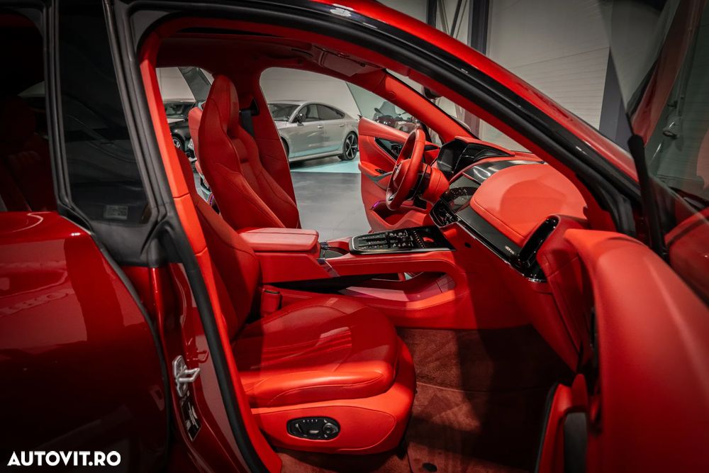 Aston Martin DBX - 12