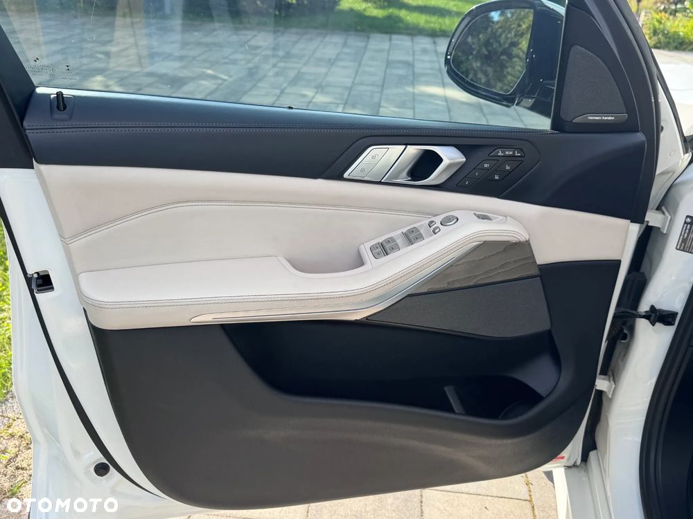 BMW X7 M50i sport - 25