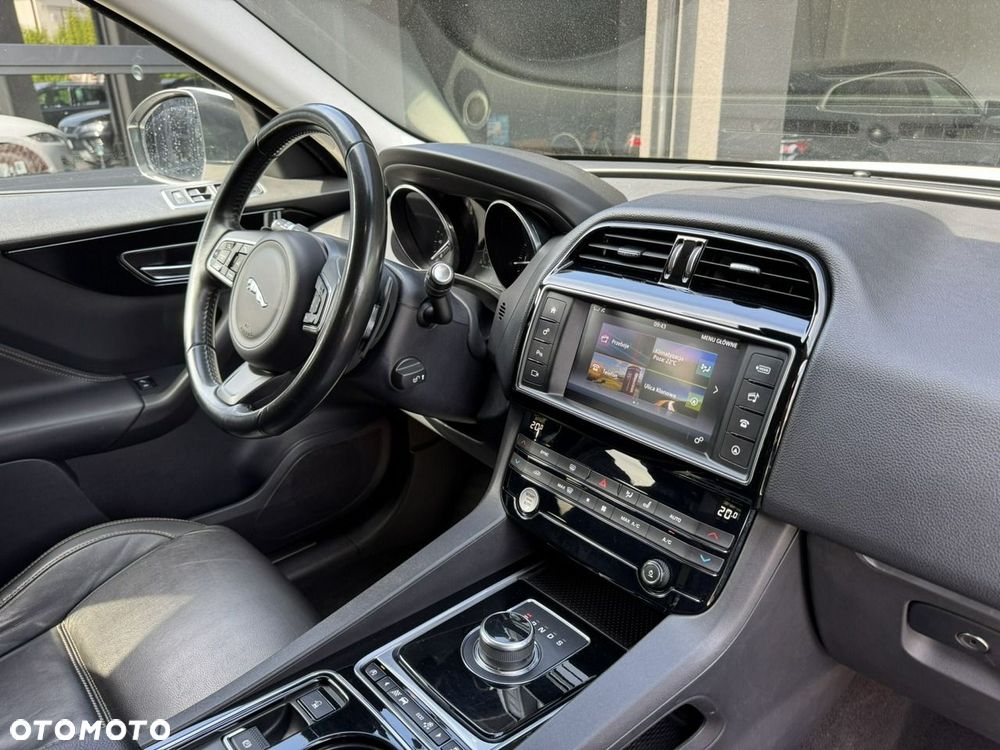 Jaguar F-Pace - 14