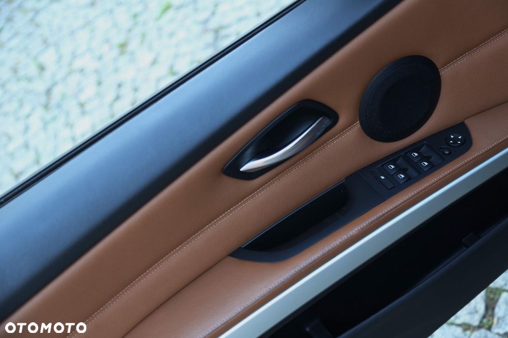 BMW Seria 3 318d DPF Touring - 22