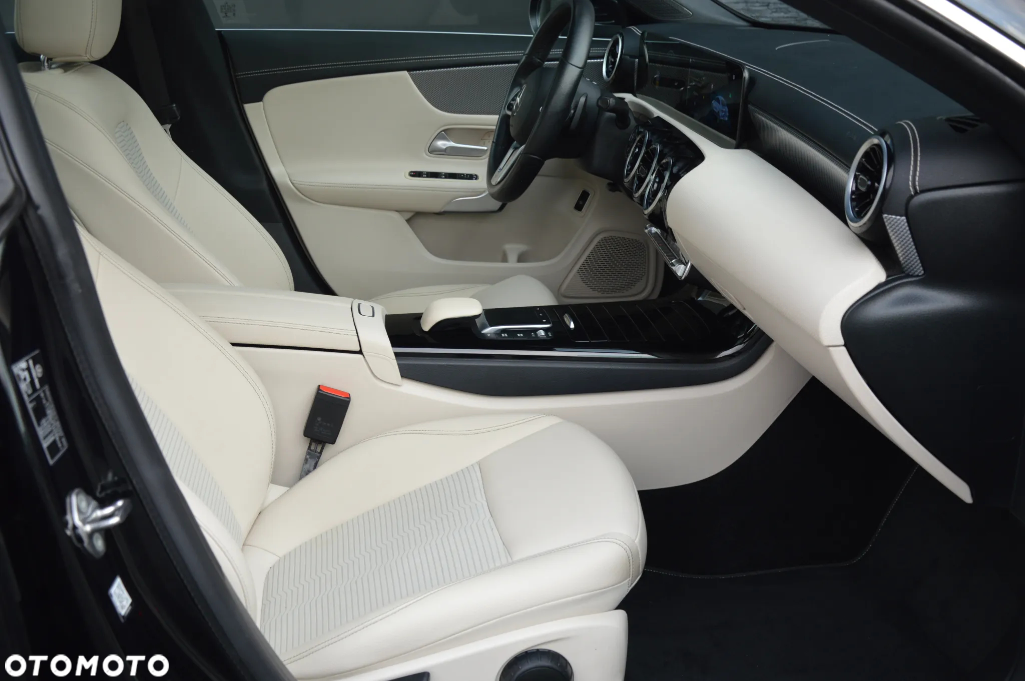 Mercedes-Benz CLA 180 7G-DCT Progressive Line Advanced - 20