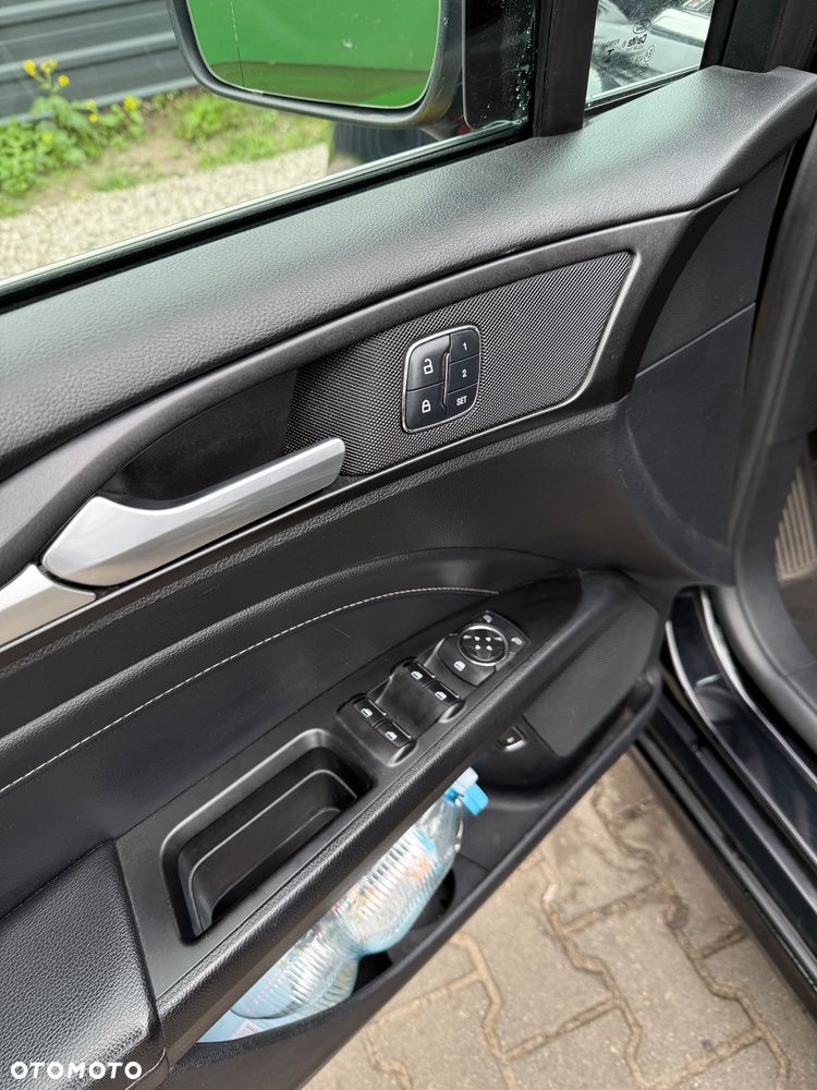 Ford Fusion - 12