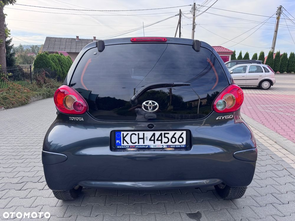 Toyota Aygo Connect - 13
