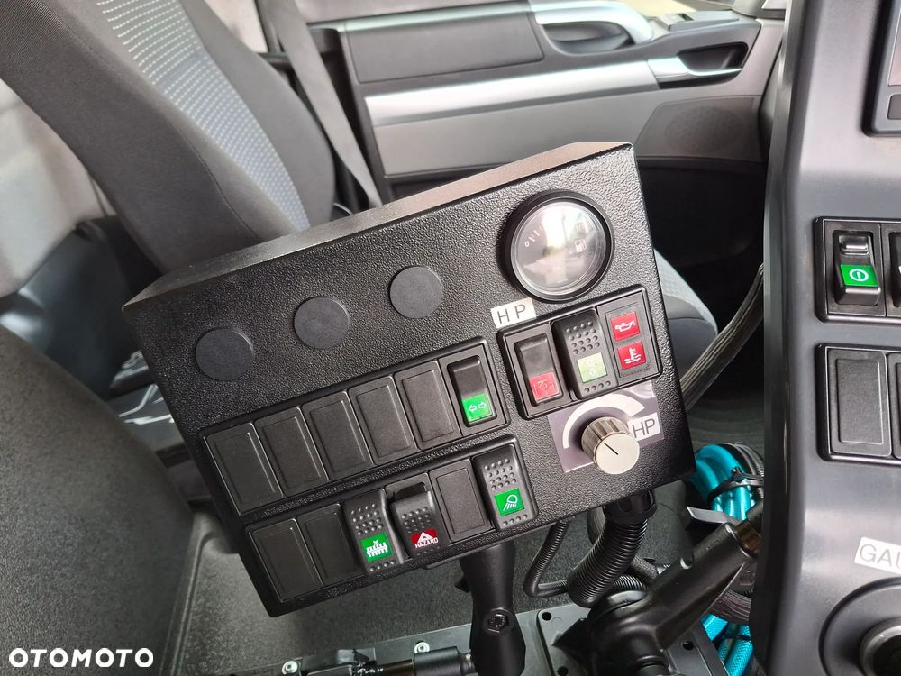 MAN TGS 18.320 Zamiatarka BUCHER OptiFant 8000 2 Silniki Euro 6 Karcher Listwy Wysokiego Ciśnienia Szczotki L/R EUnited PM10 Mycie Jezdni Ulicy Dodatkowy Zbiornik Wodny - 32