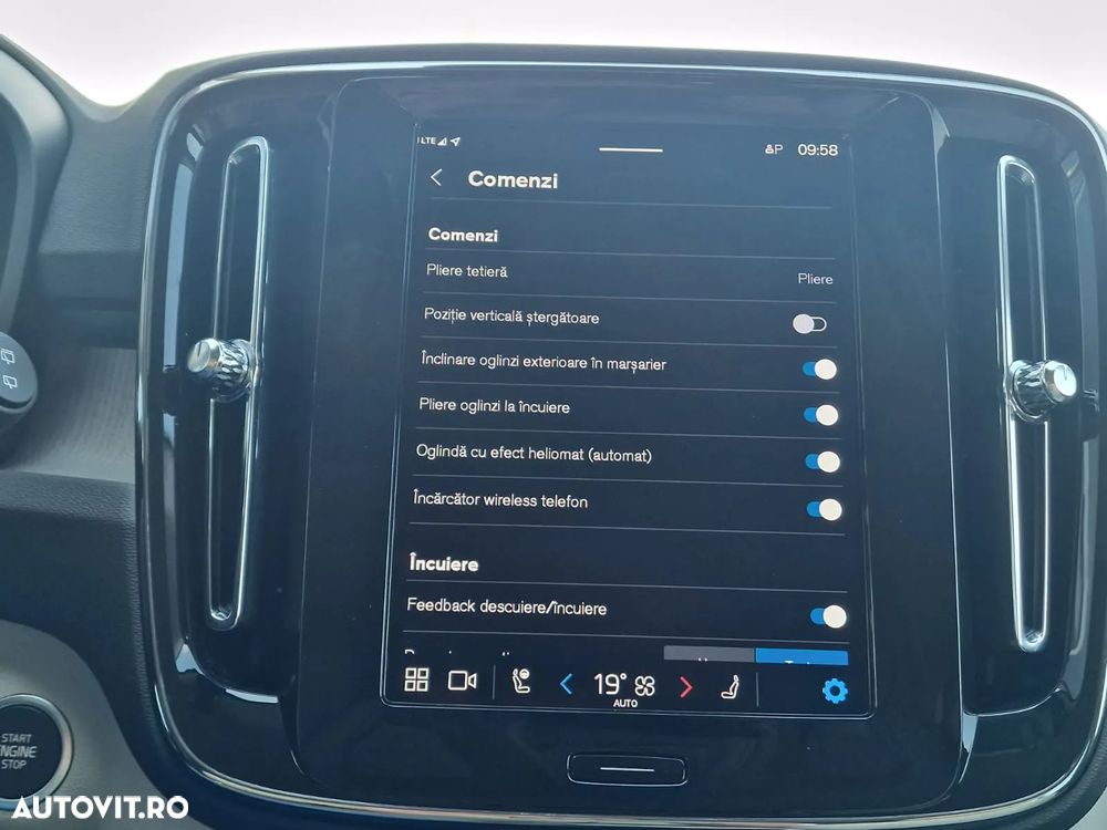 Volvo XC 40 B4 AT FWD MHEV Ultimate Dark - 24
