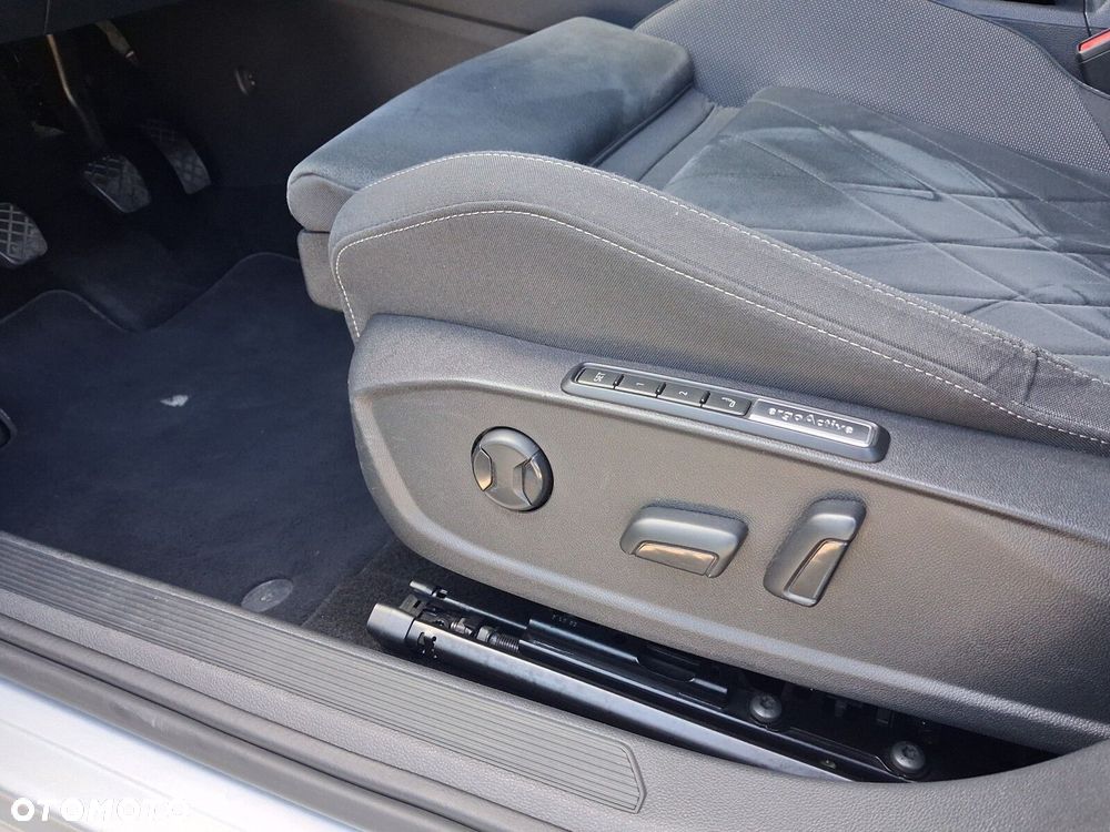 Volkswagen Golf - 8
