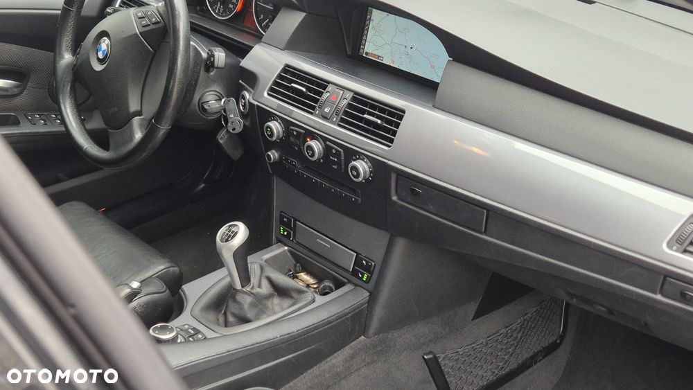 BMW Seria 5 520d Edition Exclusive - 17