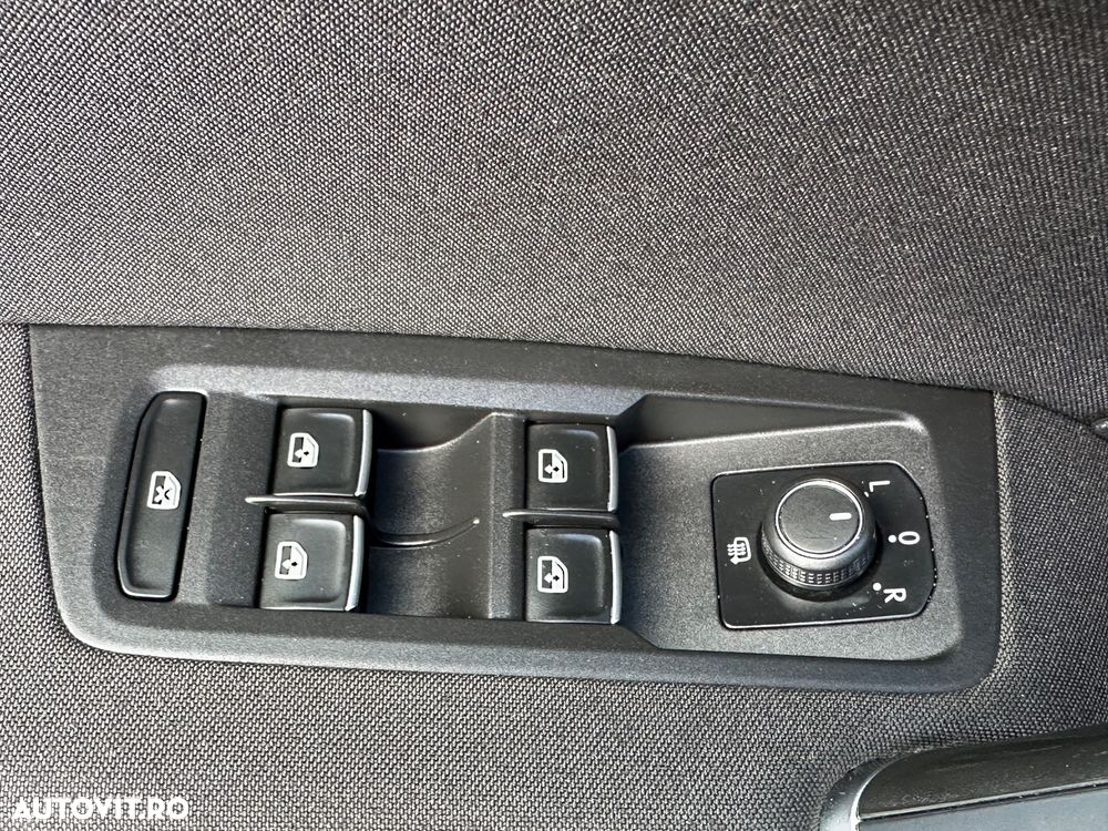 Volkswagen Touran 2.0 TDI SCR DSG Comfortline - 25