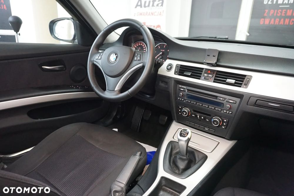 BMW Seria 3 318d - 22