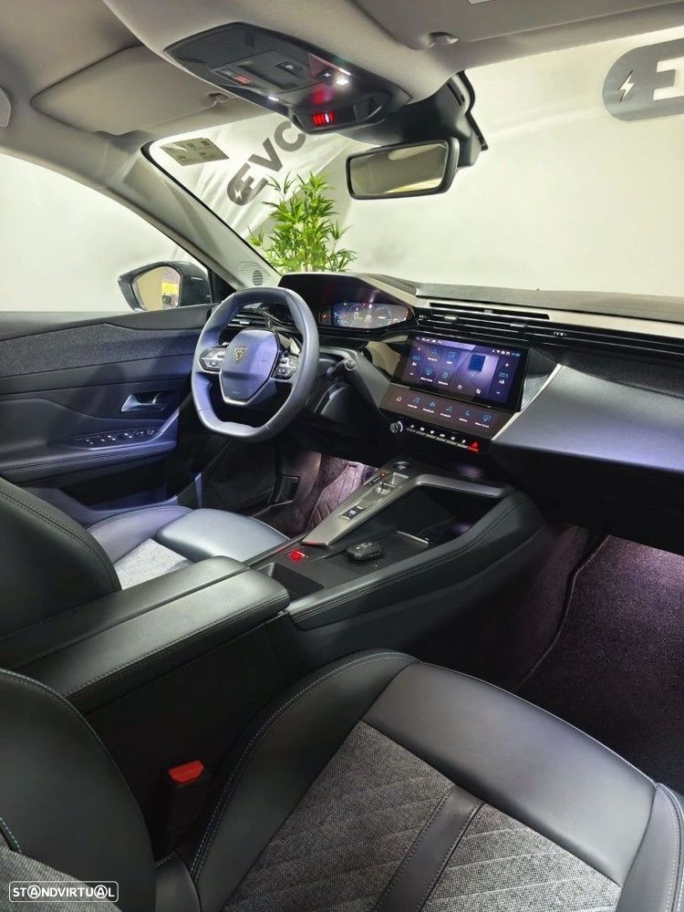 Peugeot 408 Plug-In Hybrid 180 e-EAT8 Allure - 24