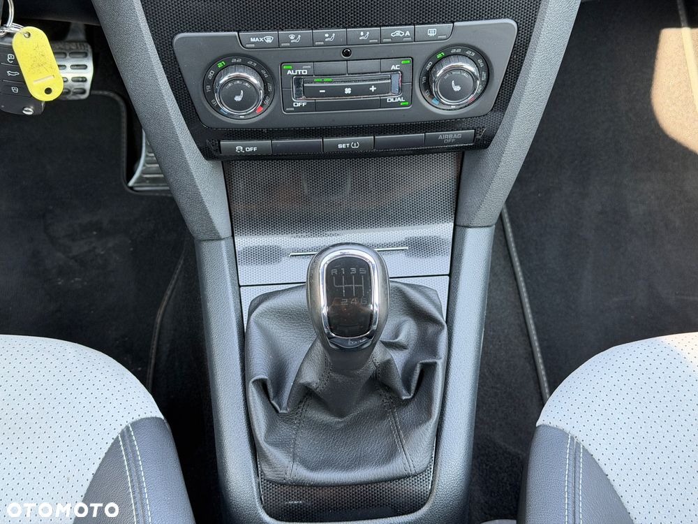 Skoda Octavia 2.0 TSI RS - 23