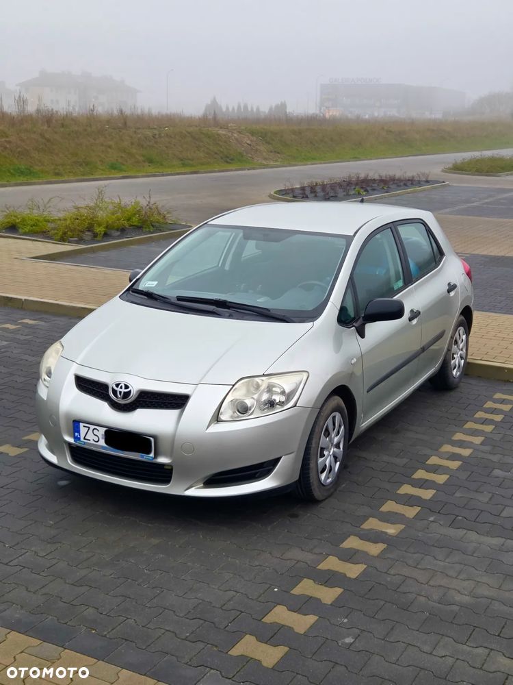 Toyota Auris 1.4 VVT-i Terra - 1