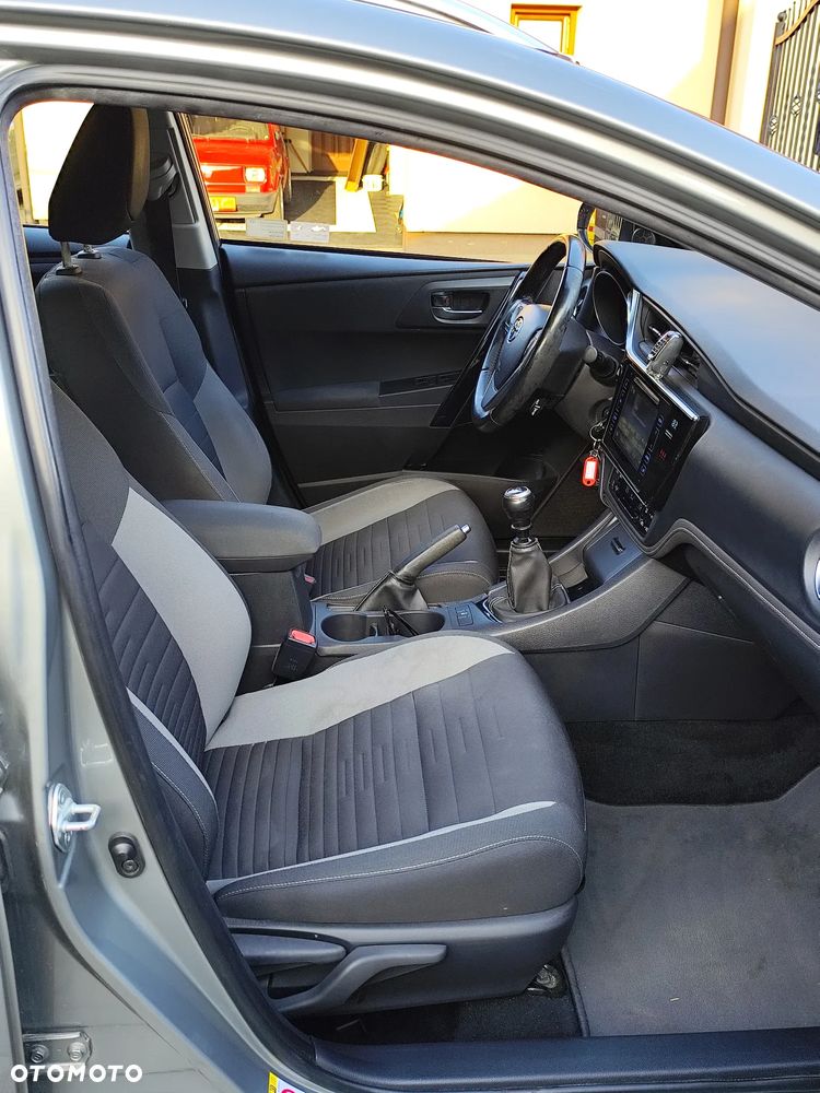 Toyota Auris 1.6 Premium - 17
