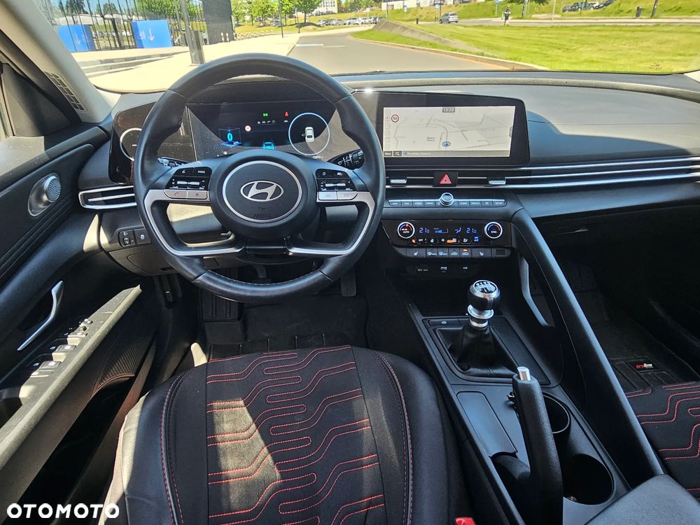 Hyundai Elantra 1.6 Smart - 17