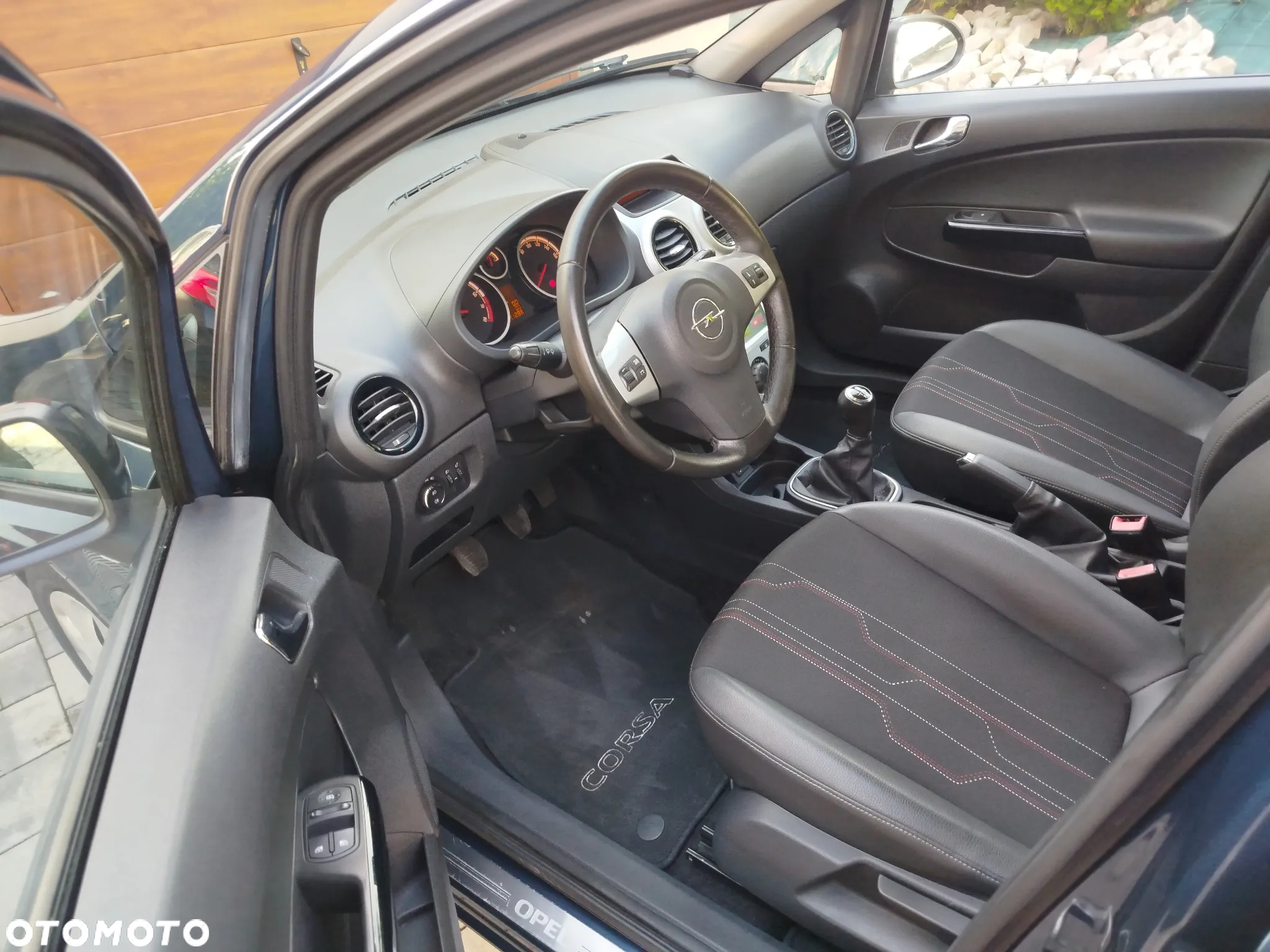 Opel Corsa 1.2 16V Cosmo - 8