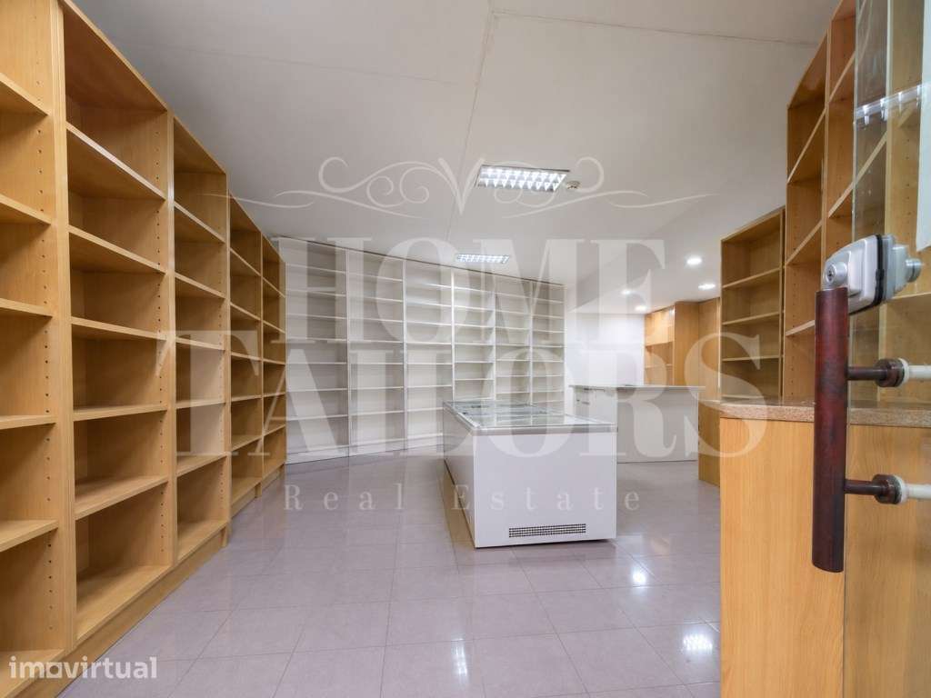 Loja em pleno Centro Comercial do Lumiar - Grande imagem: 3/15