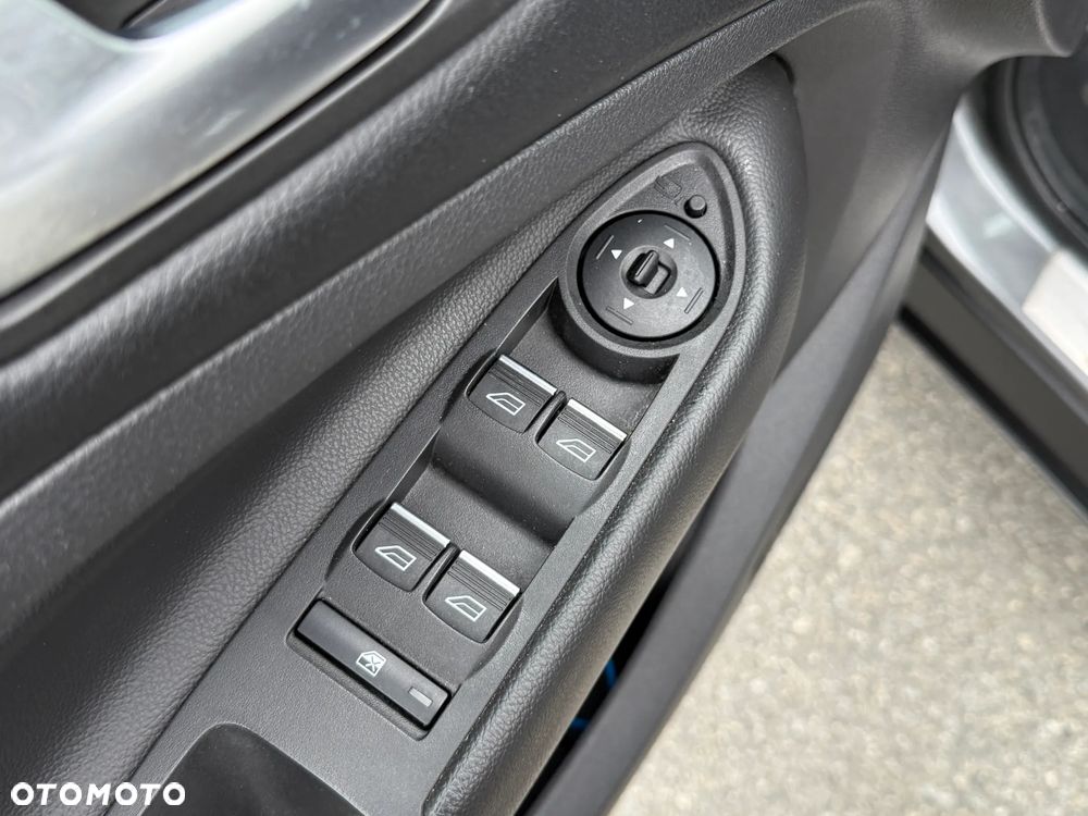 Ford Kuga - 32