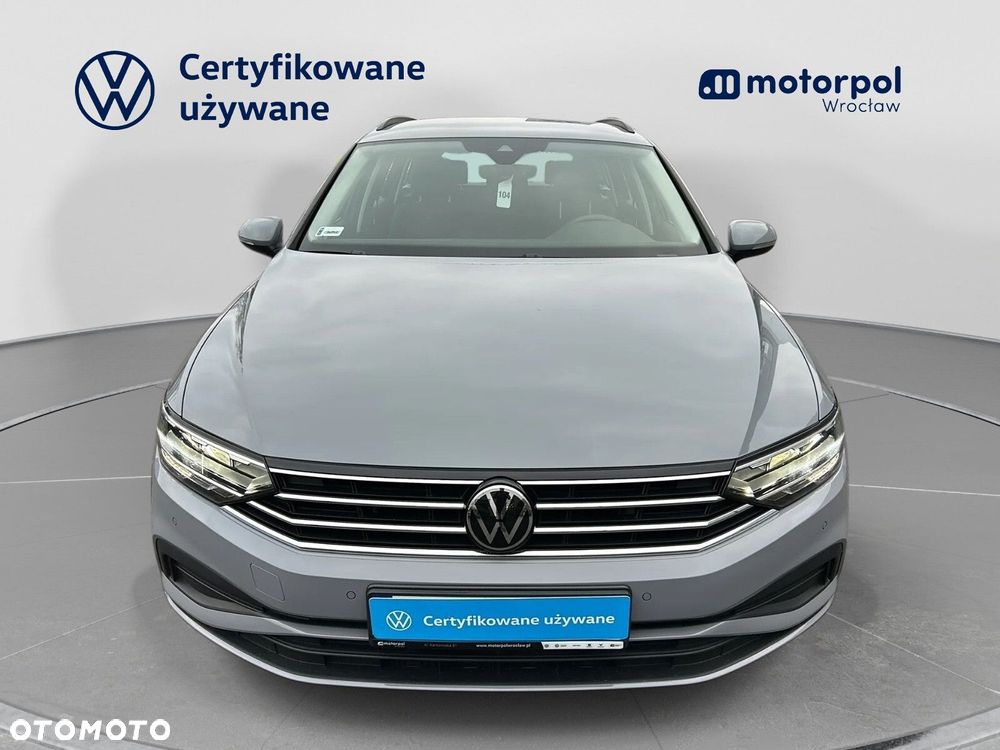 Volkswagen Passat - 11