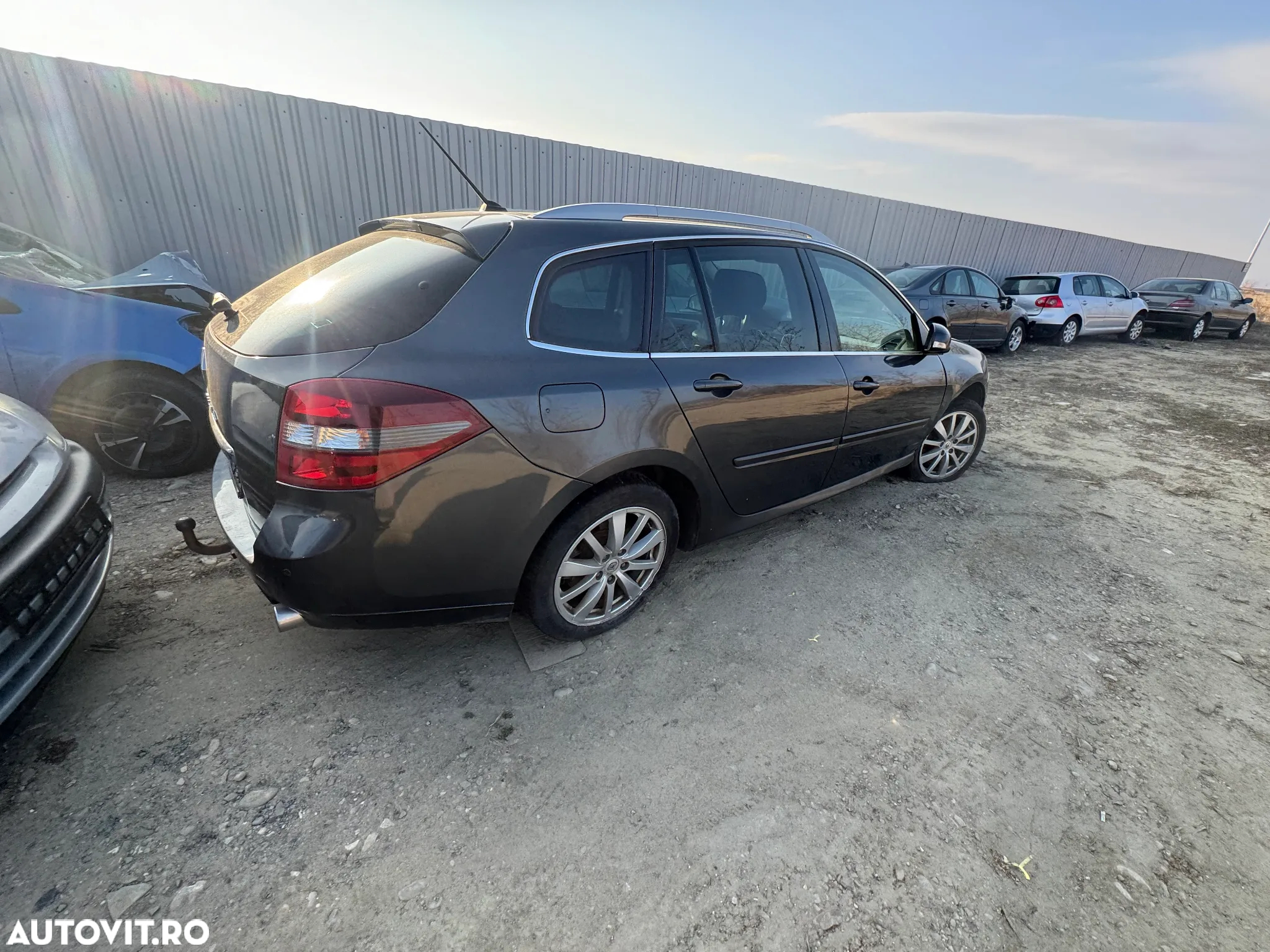 Dezmembram Renault Laguna 3 2.0 dci 2011 combi - 2