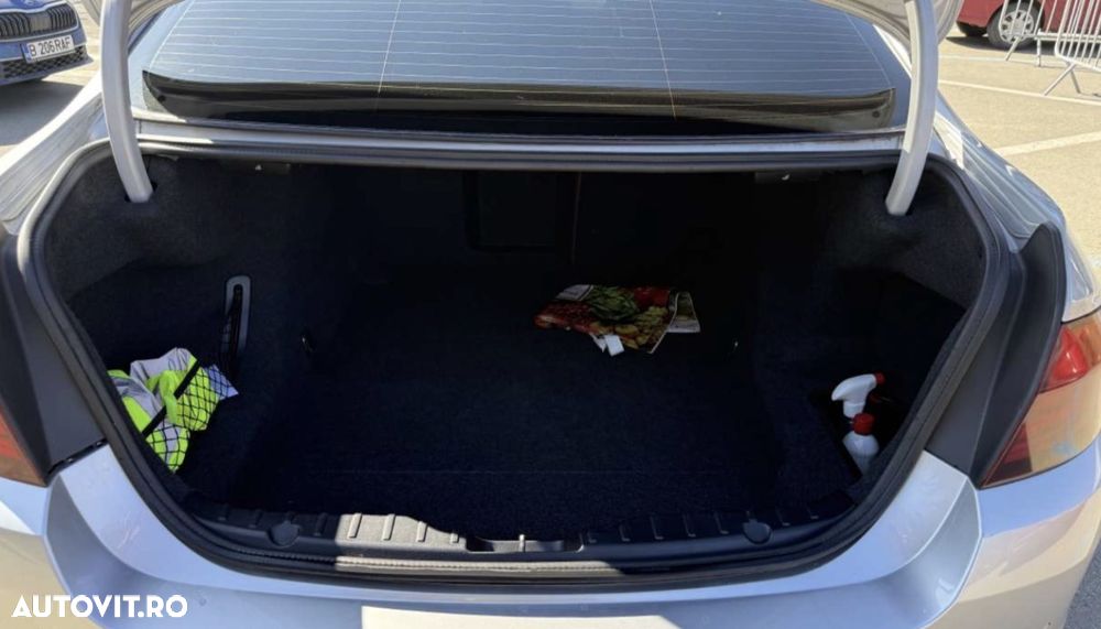 BMW Seria 5 525d xDrive - 8