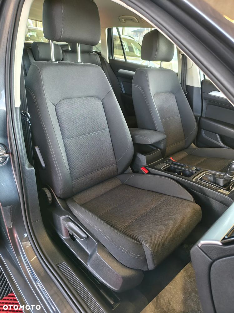 Volkswagen Passat 2.0 TDI SCR DSG Comfortline - 32