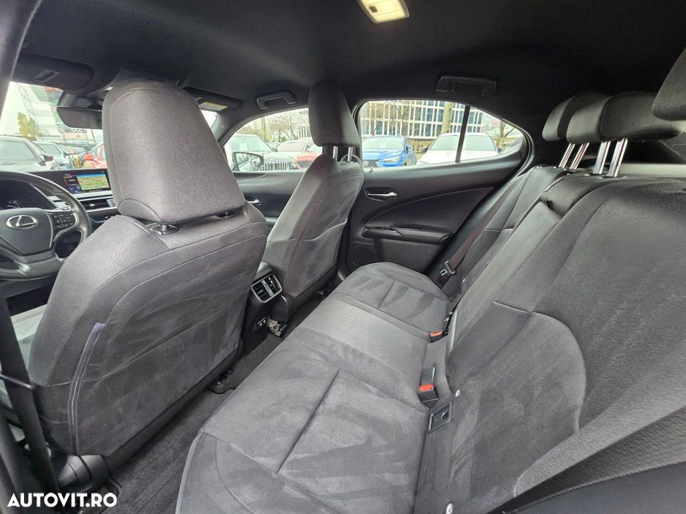 Lexus UX 250h Business Edition - 11