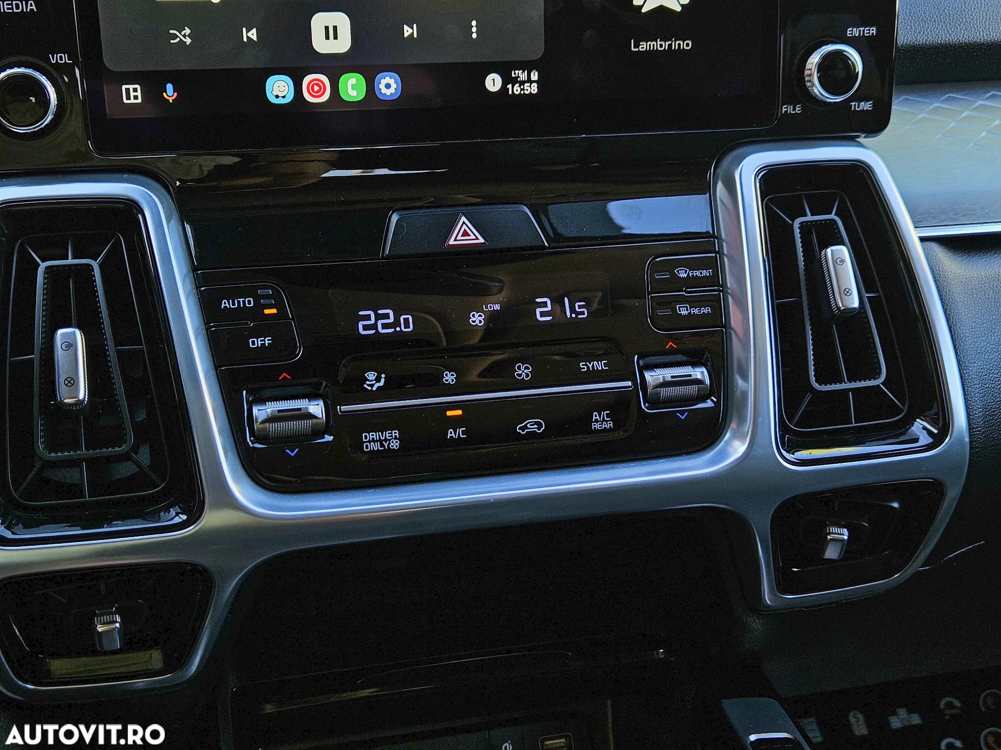 Kia Sorento - 33